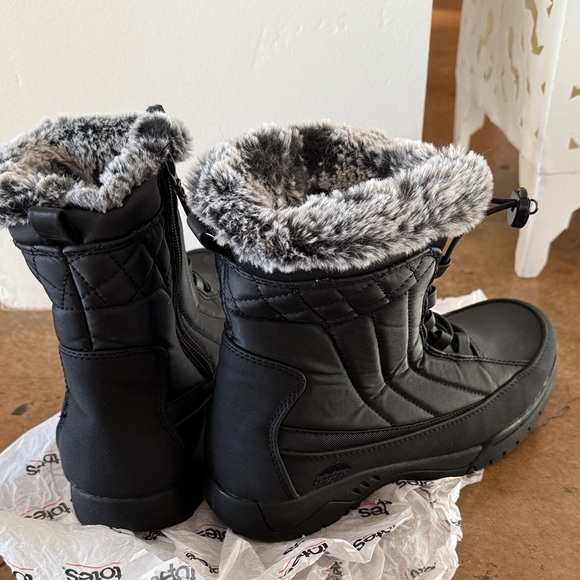 Totes Women's Black Quilted Winter Boots with Faux Fur - Picture 10 of 10